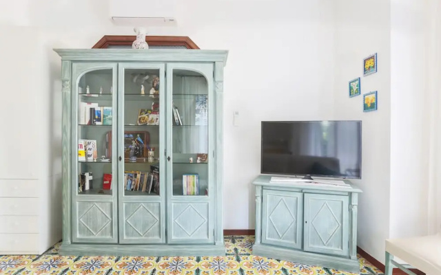 Modern Apartment with Terrace, Swimming Pool&Tennis