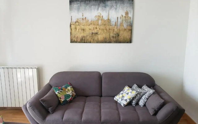 B-G Waterfront Apartment