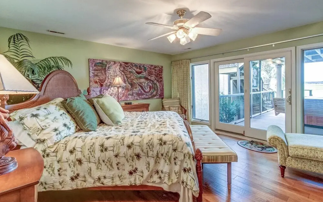 17 Mizzenmast Court