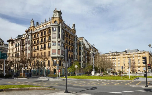 Ambrosse Apartment by FeelFree Rentals
