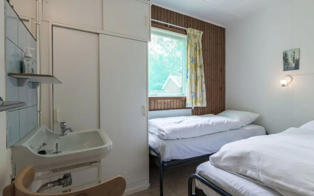 Attractive Holiday Home in Vrouwenpolder With Fenced Garden
