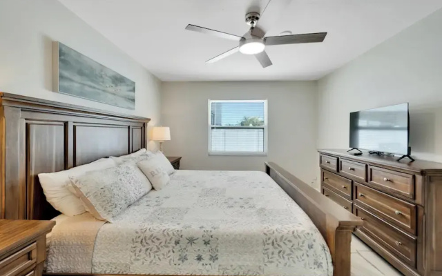 1053 Apollo Beach Blvd, Unit 5