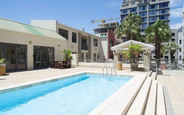 Refined City Living Sunny Pool Gym Facilities