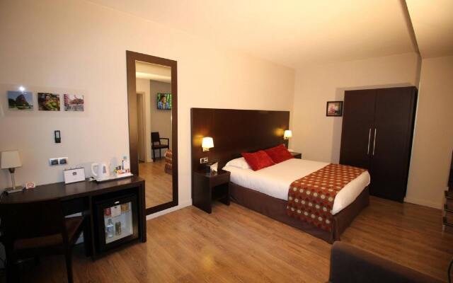 Best Western Hotel Des Barolles - Lyon Sud 0