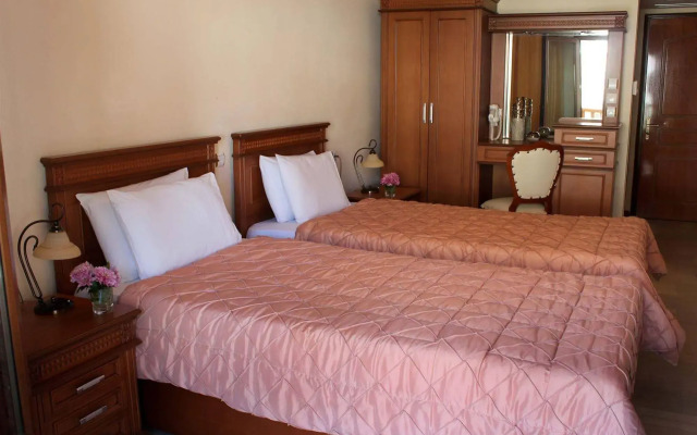 Famissi Hotel