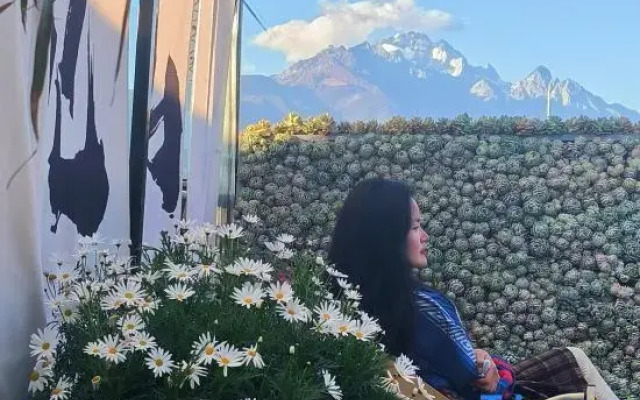 Date jade dragon snow mountain view guest house