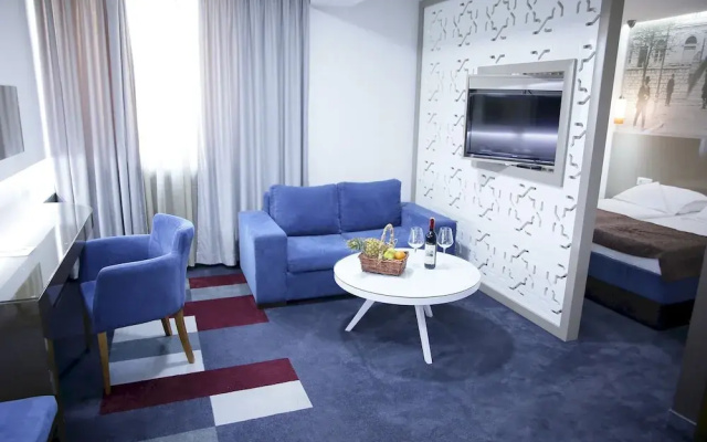Serviced Apartment- Free Parking - Breakfast bar