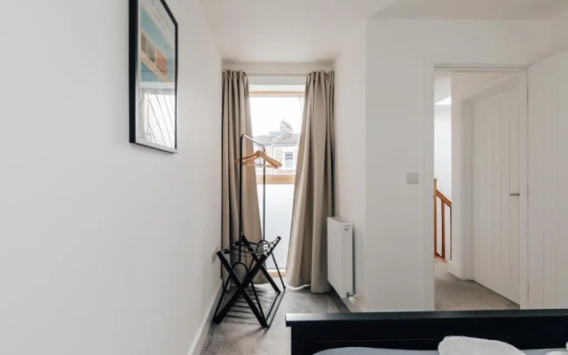Redland Stay In Bespoke Home 2 of 2