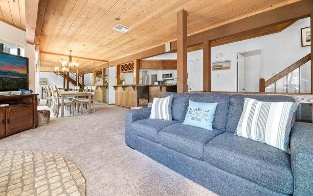 Tennis Courts and Swimming Pool - Delightful Mountain Sanctuary