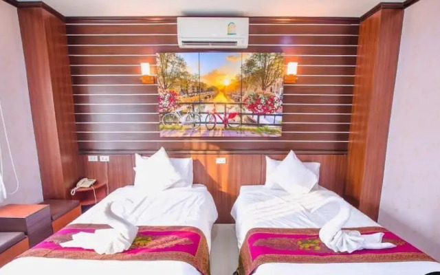 Bander Hotel
