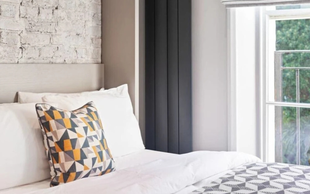 Intimate Studio W/king-size Bed in Camden Town