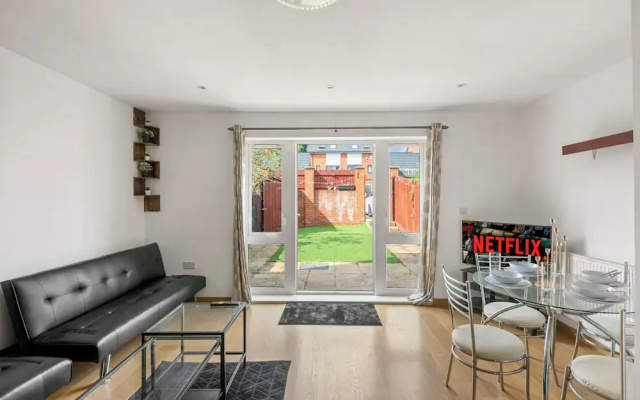Charming 3 Bedroom House in Reading
