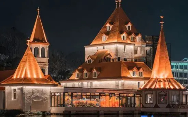 Deyang Castle Hotel