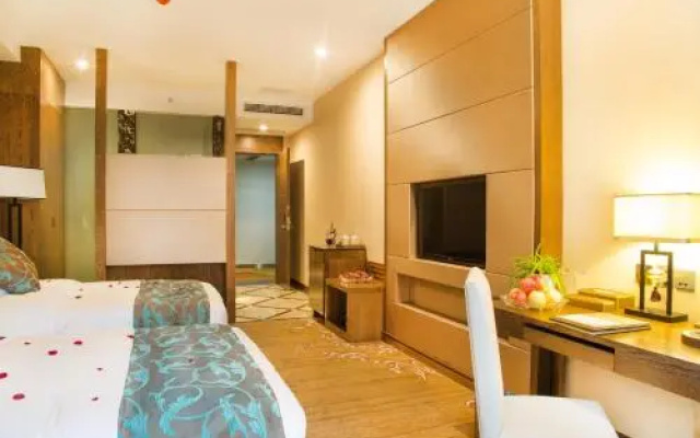 Chengdu Cloud Retreat Hotel(Dufu Thatched Cottage & Qingyang Palace Subway Station)