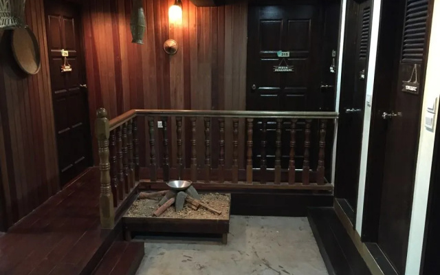 Отель Le Hotel Kota Kinabalu