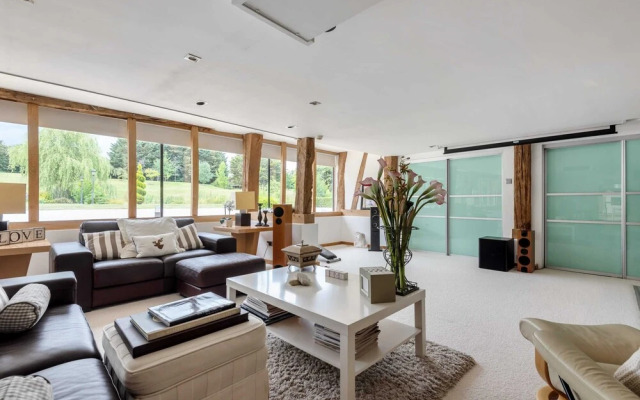 Entire Luxury Home and Garden Canterbury