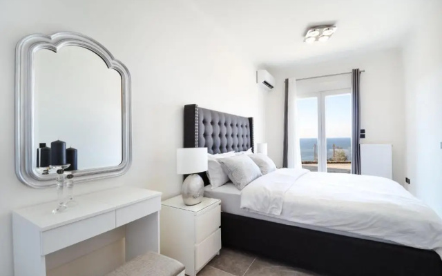 Noir Luxury Suite by CorfuEscapes