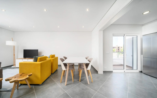 Modern Cabanas de Tavira Apartment by Ideal Homes