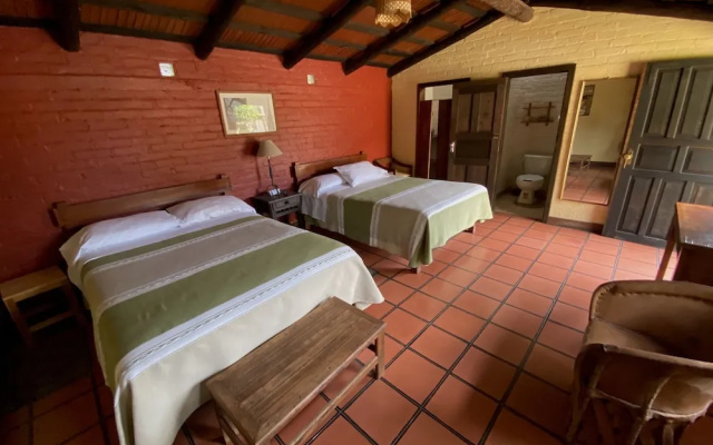 Villa Patzcuaro Garden Hotel & RV Park