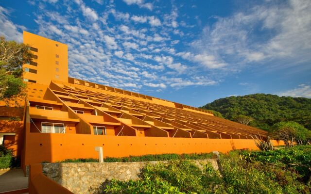 Отель Las Brisas Ixtapa вид на фасад
