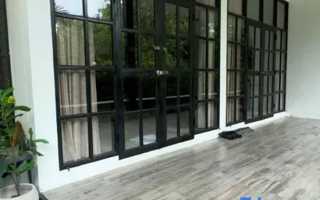 Rim klong house, Banrublom Rayong beach +Free wifi (Pool Villa)