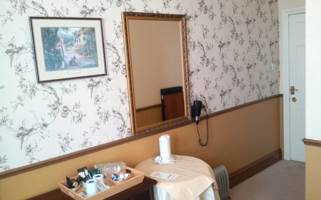 Meare Manor - Guest House