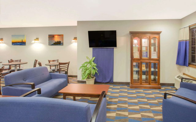 Microtel Inn & Suites by Wyndham Manistee