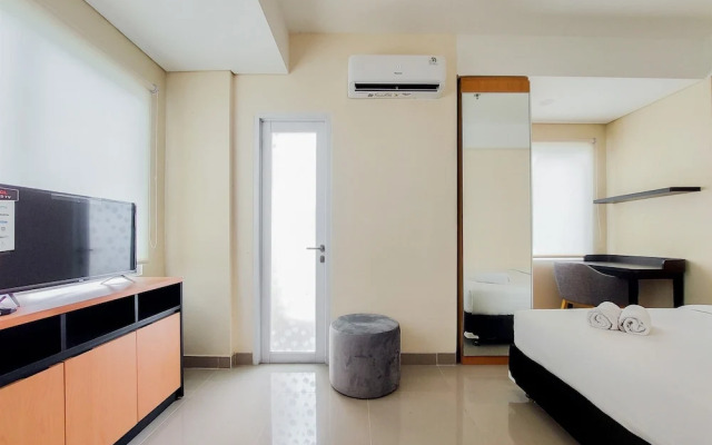 Homey And Comfort Studio Apartment At B Residence
