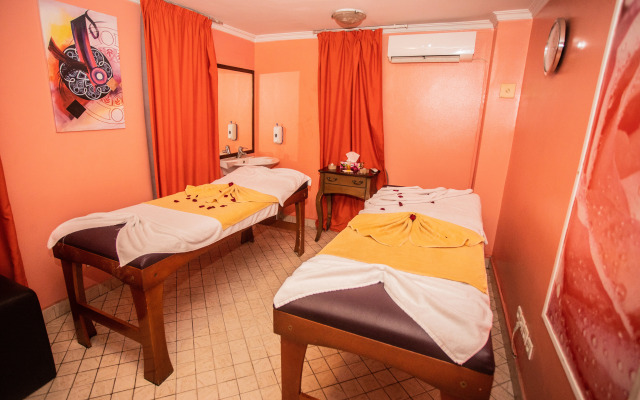 El Minzah Hotel