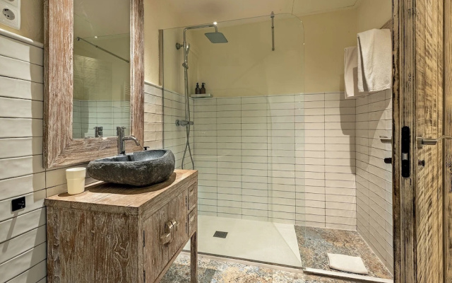 La Bodega Suites