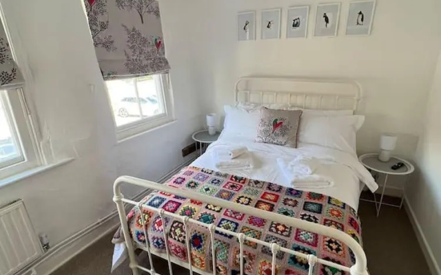 2 Bed Grade 2 - Dates Back to 1500's
