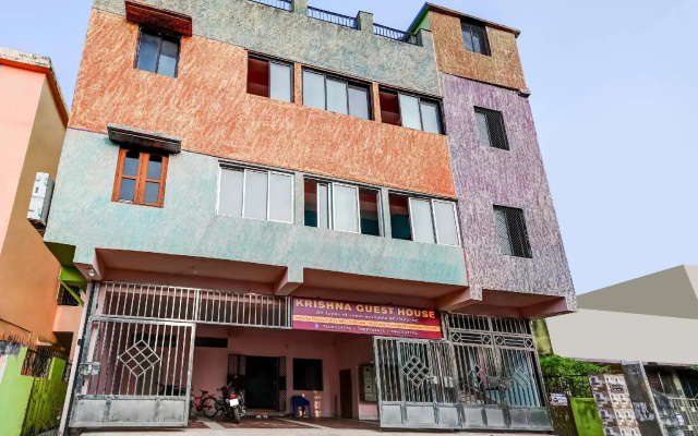 OYO Flagship 83390 Krishna Guest House