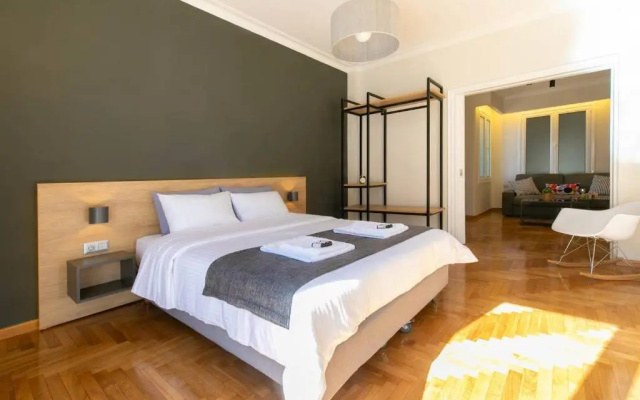 TONI'S "Aquaman" 4BD Apartment in Athens!