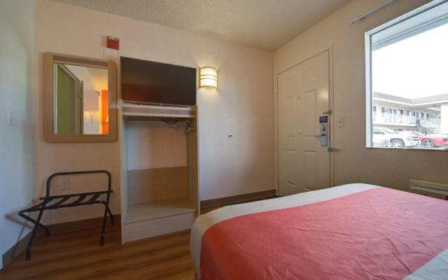 Motel 6 Seattle, WA - Airport