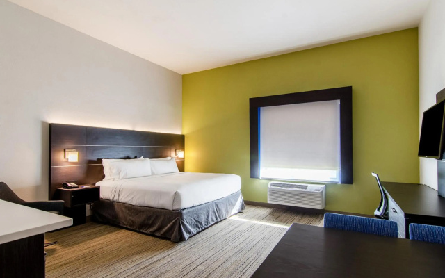 Holiday Inn Express & Suites Atchison by IHG