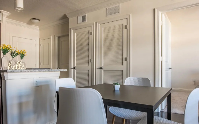 Spacious Apartments by Frontdesk