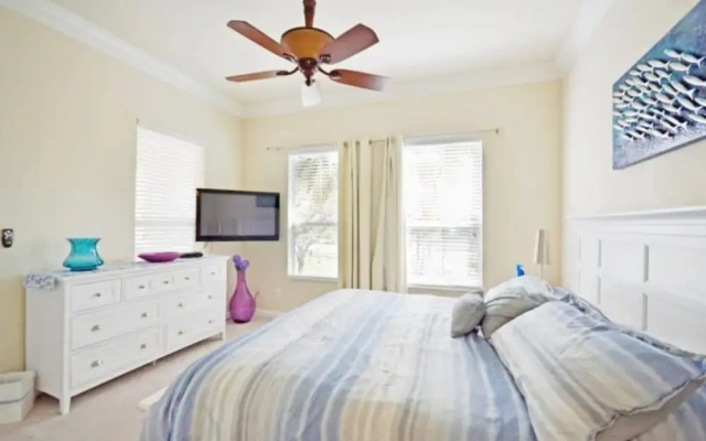 Reunion Retreat 3 Bedroom Home by RedAwning
