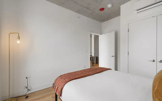 4BR Group Retreat Near Lincoln Park
