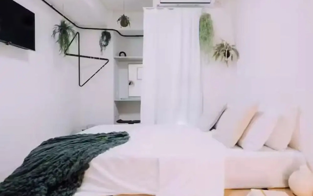Minimalist Loft 1002