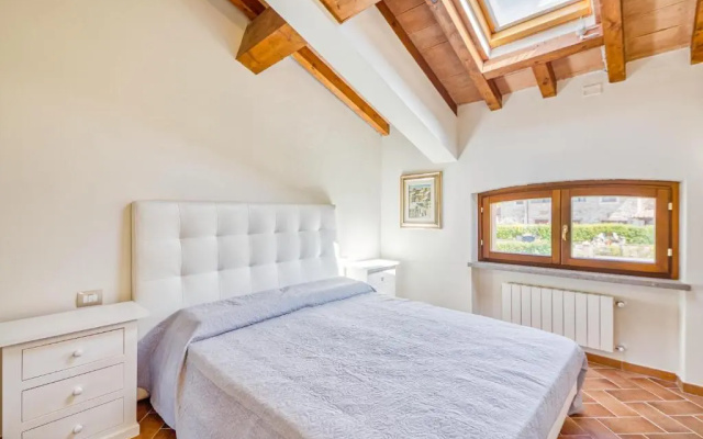 Bright Apt With Terrace and Shared Pool
