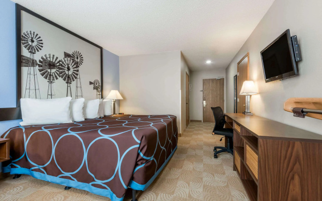 Super 8 by Wyndham Beloit KS