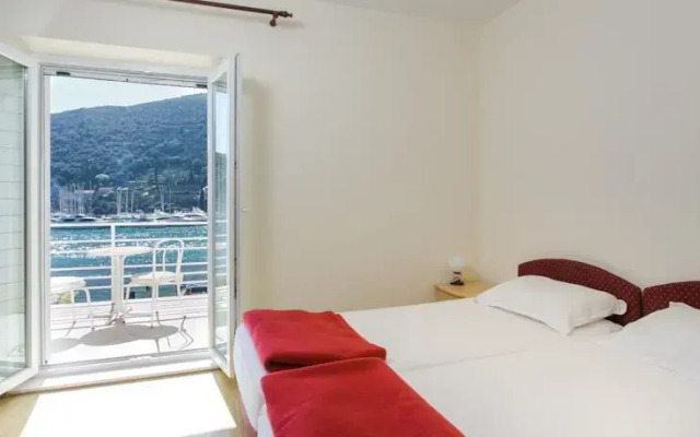Apartments Pralas