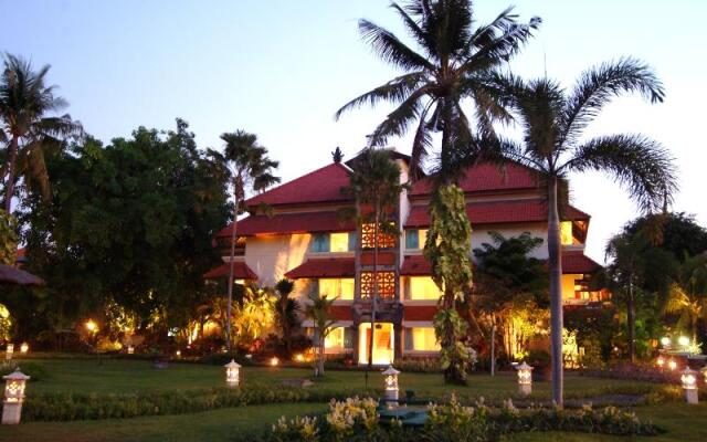 Отель White Rose Kuta Resort, Villas & Spa вид на фасад