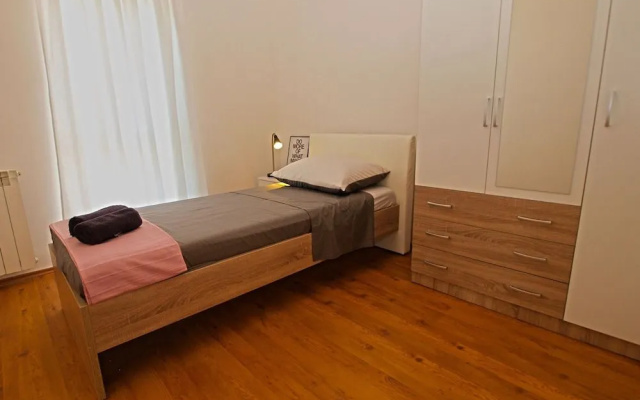 Apartment 1092