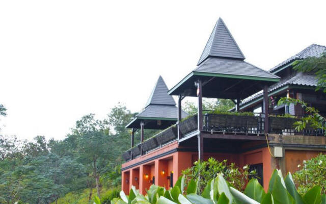 Отель Thaton Hill Resort вид на фасад