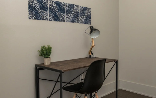 1 BR with Balcony and City Views by Frontdesk