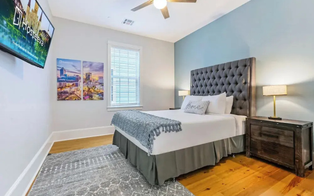 Stunning 4 BR Condo + Pool - Near St. Charles