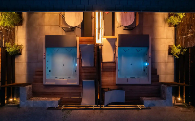 Sylvia Camping and Luxury Suites
