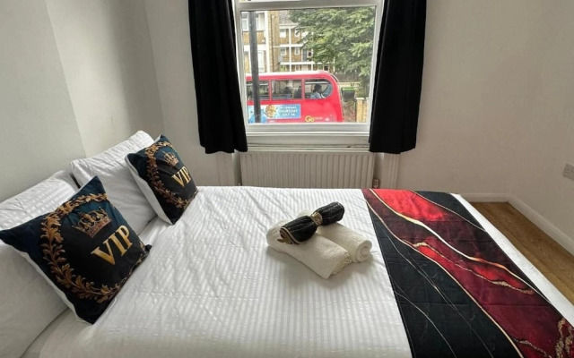 London-2br-sleeps6-skysports-netflix-disneyplus