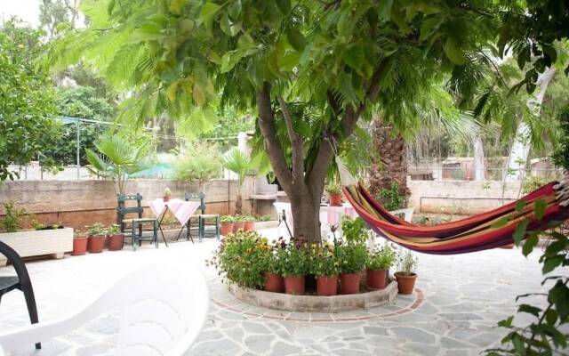 Отель Veggie Garden Athens B&B вид на фасад